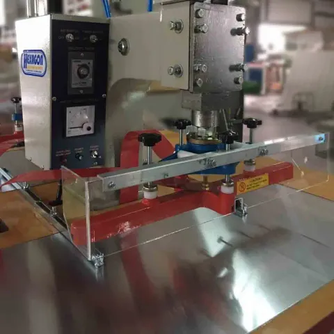 高週波塑膠熔接機 T型/FA型