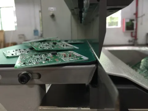 閘刀式PCB分板機