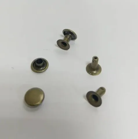 單面 : 8mm面蓋+7x8mm單腳