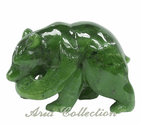 台灣玉雕件- 抓魚的熊