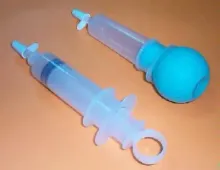 DISPOSABLE IRRIGATION SYRINGE