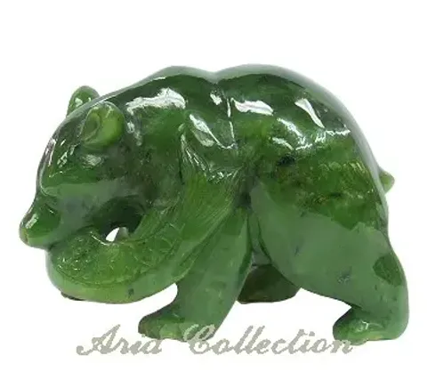 台灣玉雕件- 抓魚的熊