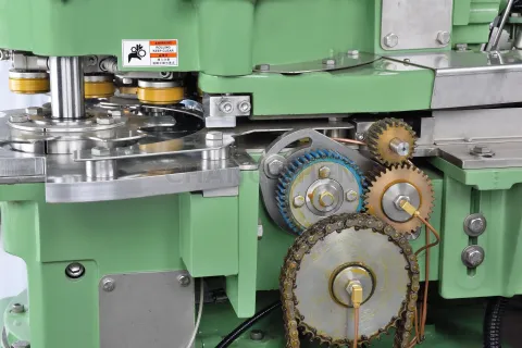 特殊罐高, 高速自動封罐機