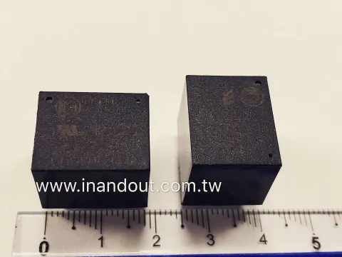 小型大功率繼電器 1組轉換 5腳 3伏特 0.36W 10A 125VAC 30VDC 250VAC 28VDC