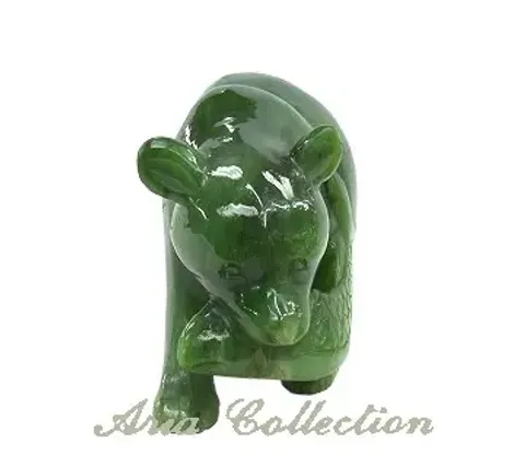 台灣玉雕件- 抓魚的熊