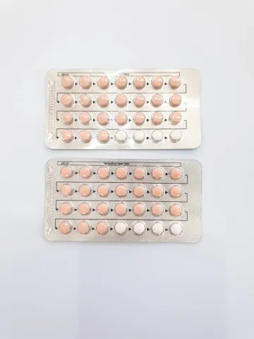Mesin blister untuk kemasan produk farmasi atau obat