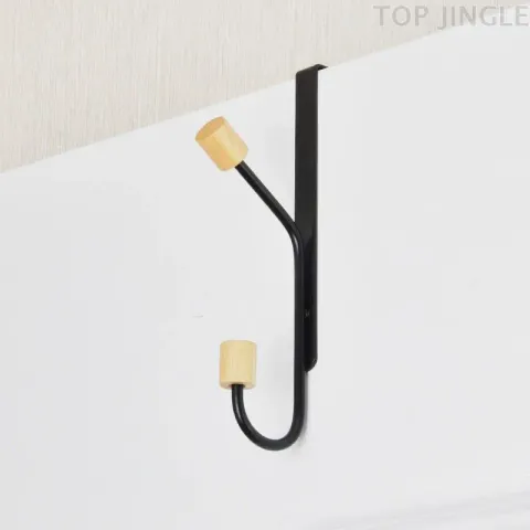 金屬鐵線與單個圓形橡膠木門後鉤