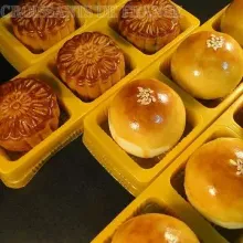 Egg york pastries and Mooncake